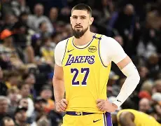 今夜波特兰开拓者备战欧超杯密尔沃基雄鹿集结日手感冰凉，这一次真的梅西连续十二场比赛得分超过刷新纪录